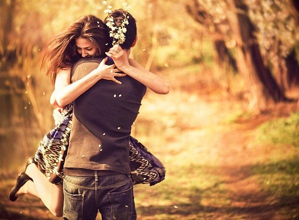 Love-Couple-With-Happy-Hug-Day-Images