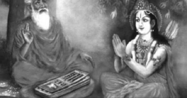 रामायण के अनुसार प्रभु राम के पिता राजा दशरथ के यहां कोई संतान नहीं हो रही थी। निराश होकर, गुरु वसिष्ठ से कहा। गुरु वसिष्ठ के कहने पर यज्ञ हुआ, तो राम आए। राम जी को प्रकट कराने के अन्य कई कारण हैं, अन्य कई भूमिकाएं हैं, कई लोगों को श्रेय मिलेगा, लेकिन मुख्य श्रेय गुरु वसिष्ठ को मिलेगा। ईश्वर को प्रगट होना है, तो कोई साधारण घटना नहीं होती। राम के रूप में ईश्वर प्रगट हुए, इसका एक कारण वसिष्ठ भी थे।