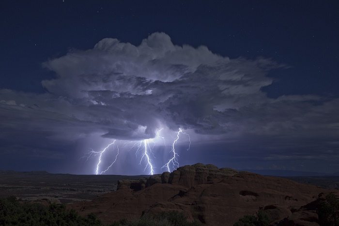 accident of lightning sky