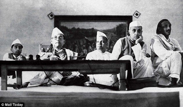 Netaji_Subhas_Chandra_Bose_left_with_Jawaharlal_Nehru_right_at_a-a-67_1428963372903