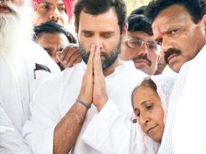 Rahul-gandhi-praying-300x224