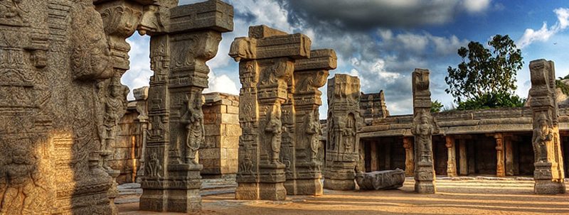 hanging temple lepakshi