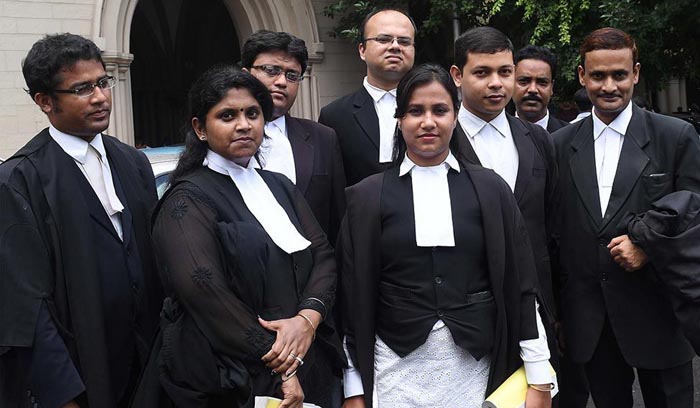 Image result for आखिर वकील क्यों पहनते है, काला कोर्ट ?