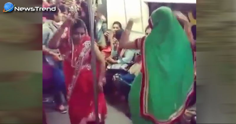 two women dance delhi metro