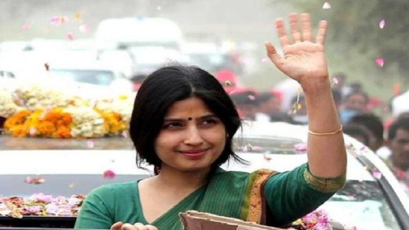 Dimple yadav gets angry with sp workers