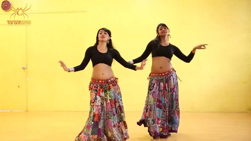 Girls Belly Dance Fusion on Pinga Songs