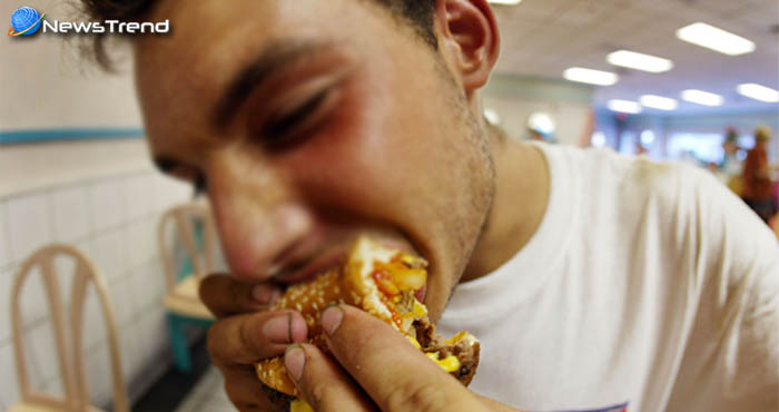 दिल्ली यूनिवर्सिटी के छात्र ने शर्त जीतने के लिए खाया इतना बर्गर की फट गया पेट, जानें पूरा मामला!