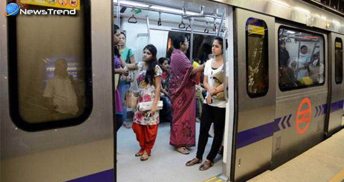 एक बार फिर दिल्ली शर्मसार, चलती मेट्रो में लड़की के साथ छेड़छाड़ करके युवक ने बनाया वीडियो