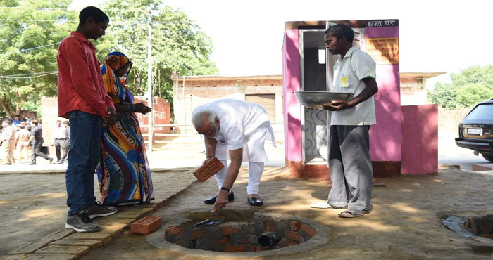 शौचालय के निर्माण पर मोदी ने खुद बढ़ाया हाथ, कहा कुछ ऐसा जिसे जानकर हो जायेंगे हैरान