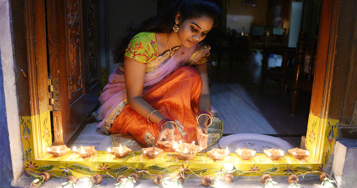 सिर्फ गणेश-लक्ष्मी पूजन नहीं बल्कि ये परंपराएं भी हैं दीवाली पर महत्वपूर्ण