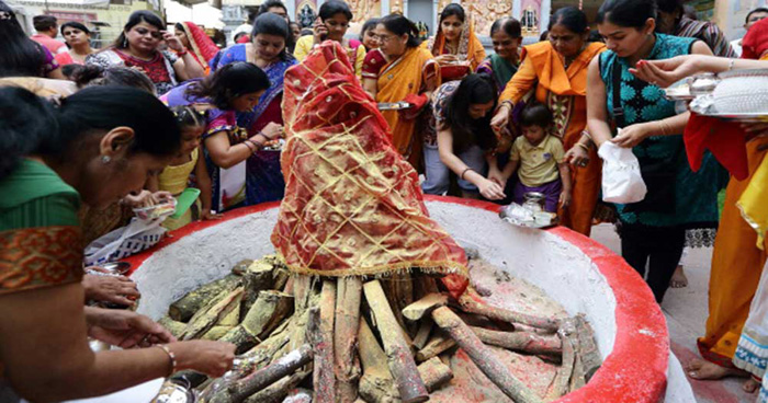 होली 2019: इस शुभ मुहुर्त में ही करें होलिका दहन, साथ ही इन पौराणिक नियमों का रखें ध्यान