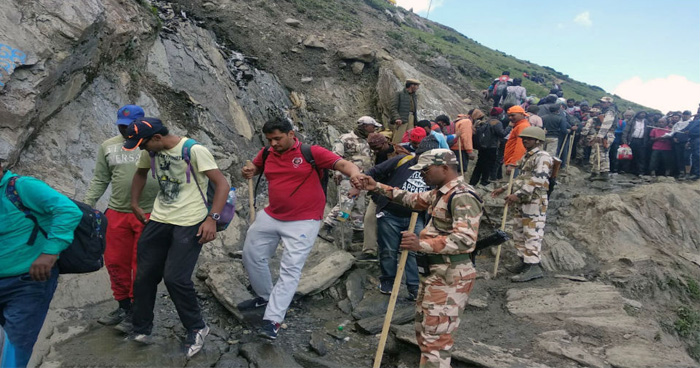 आतंकियों के निशाने पर अमरनाथ यात्रा, सरकार ने श्रद्धालुओं को कश्मीर घाटी छोड़ने का दिया फरमान