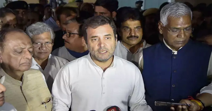 कश्मीर से खाली हाथ लौटने पर बौखलाया विपक्ष, Airport पर ही राहुल गांधी ने कह दी ये बात