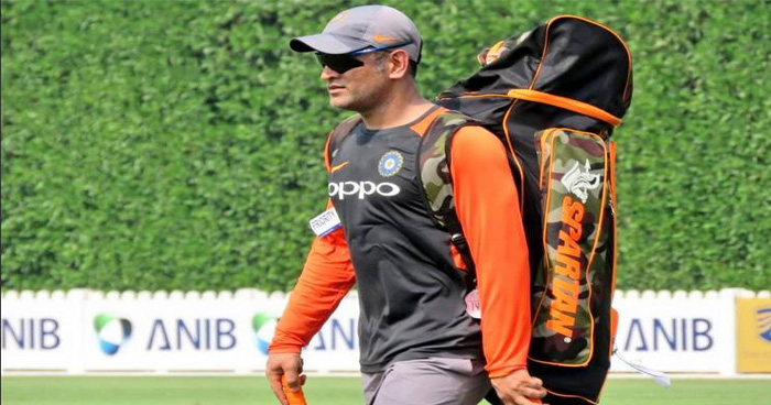 टीम इंडिया के पूर्व हेड कोच का बयान- 'टीम में धोनी की वापसी तय नहीं, विदाई के हकदार हैं माही'