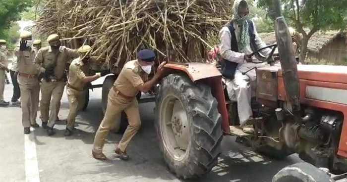 Video: बंद पड़ गया किसान का ट्रेक्टर तो एसपी साहब ने दिया धक्का, गूंजने लगे 'जय जवान' के नारे