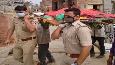 अनाथ महिला ने लॉकडाउन में तोड़ा दम, पुलिसवालों ने बेटा बन दिया बेसहारा को कंधा