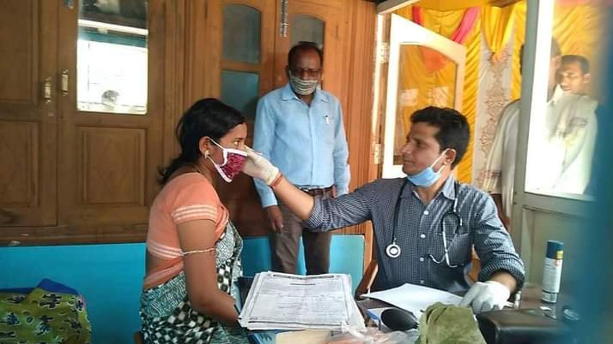 ओडिशा की इस क्लीनिक में होता है मात्र एक रुपए में इलाज डॉक्टर रामचंदानी ने शुरू की ये खास पहल