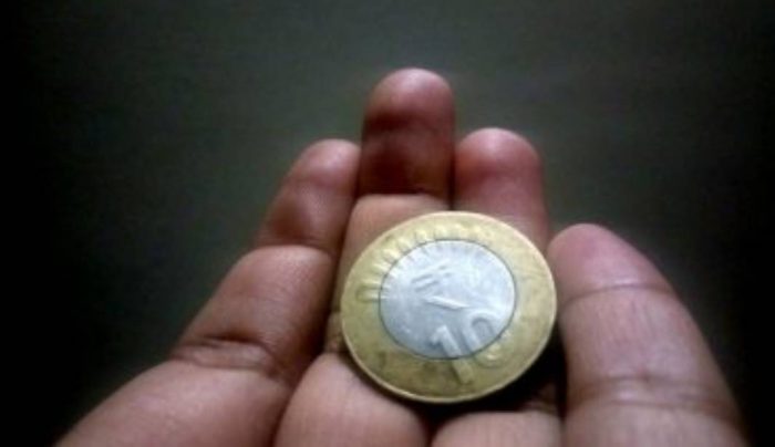 10 rupee in hand