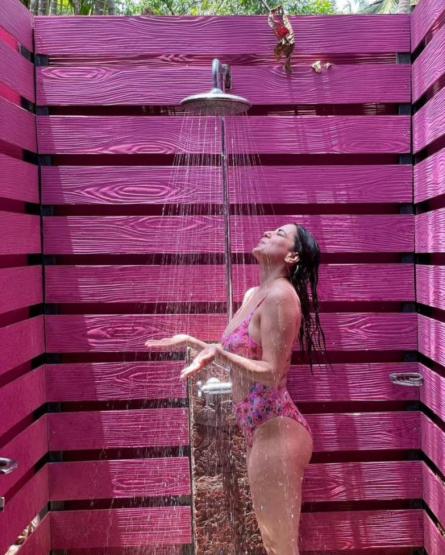 pink shower shraddha 