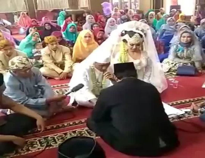 bride-jumped-danced-and-kissed-groom