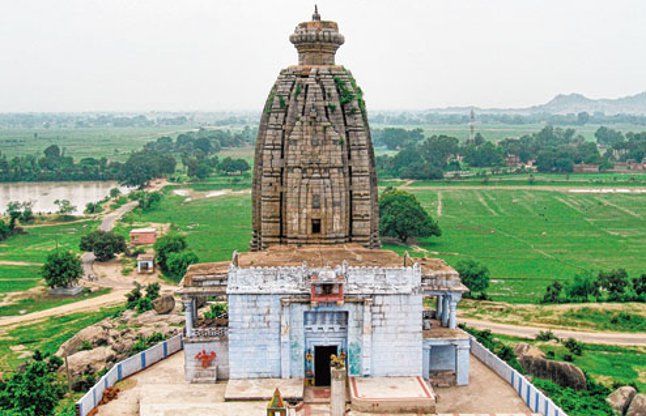 त्रेता युग में किया गया था देव सूर्य मंदिर का निर्माण, यहां 3 रूपों में  विराजमान हैं भगवान - Newstrend