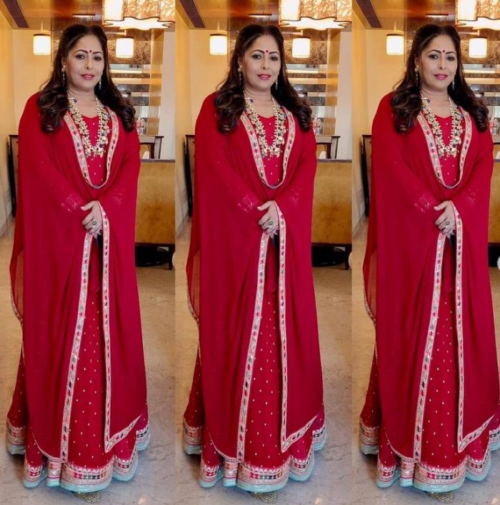 geeta kapur in red