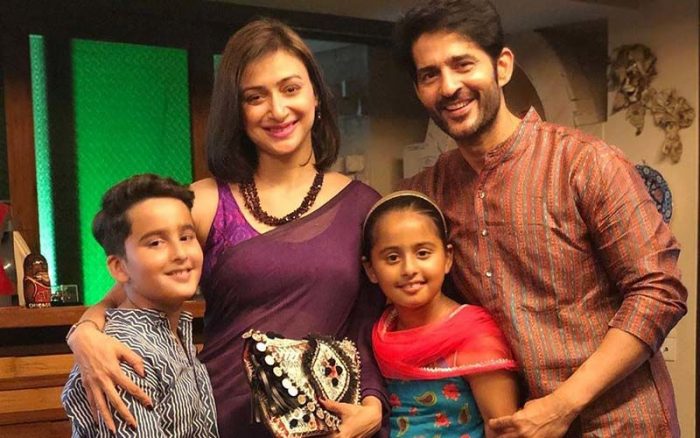 hiten tejwani with child