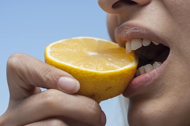 lemon eating