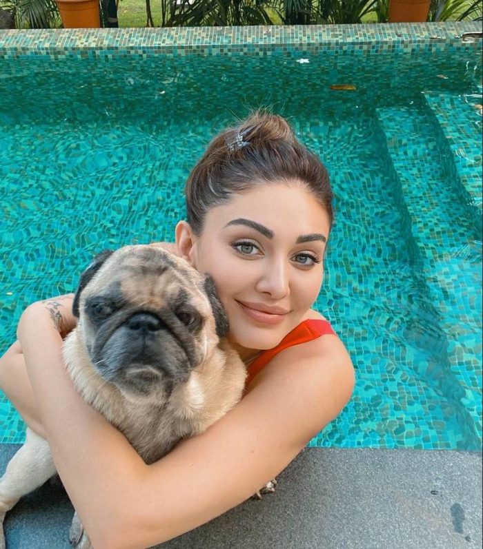 shefali jariwala with pet dog