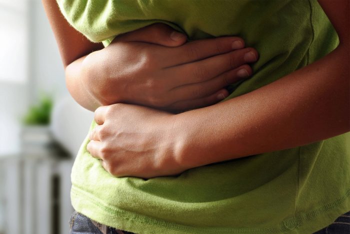 stomach pain in woman