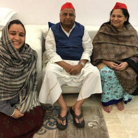 mulayam singh yadav sadhna gupta