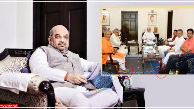 amit shah office wearing chappal