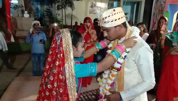 bihar-police-helped-couple-to-do-love-marriage-with-family-permission