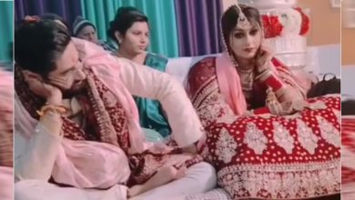 bride-and-groom-got-bored-on-the-pavilion-watch-viral-video