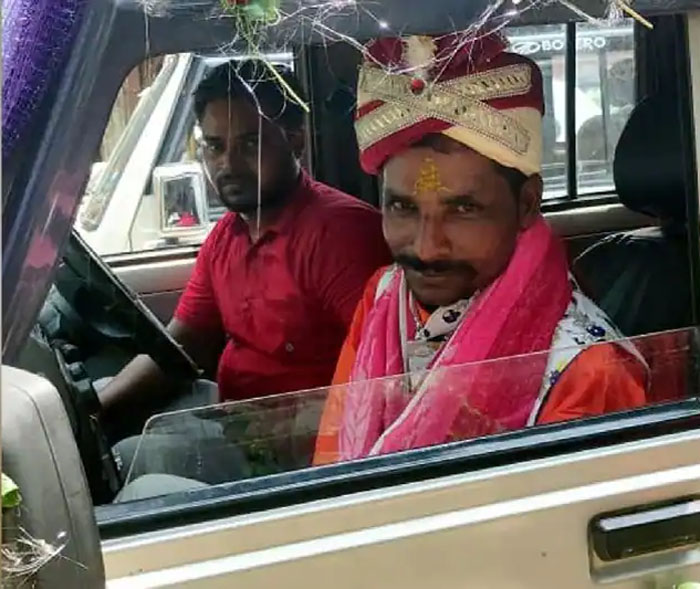 groom brother beats bride on road