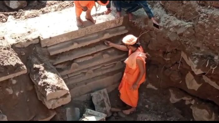 mp-ujjain-excavation-2100-years-old-temple-wall-found