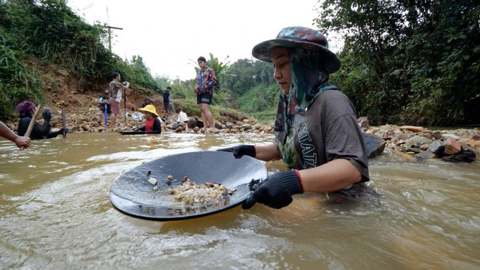 you-can-find-gold-in-thailand-gold-mountain-river