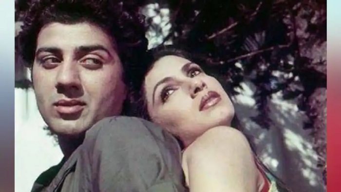 Dharmendra And Dimpal Kising Seen