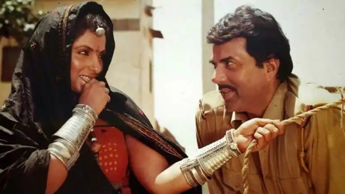 Dharmendra And Dimpal Kising Seen