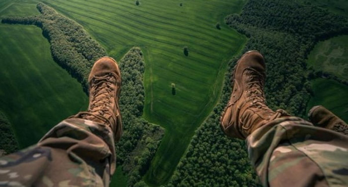 american-soldier-fell-from-a-height-parachute-did-not-open 