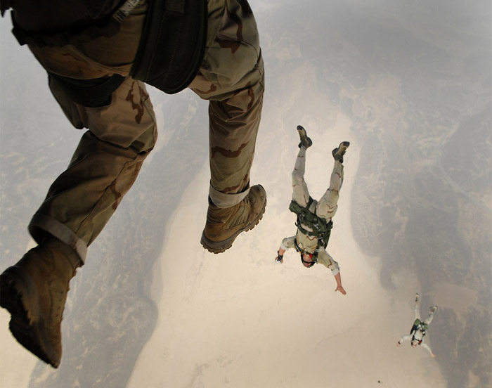 american-soldier-fell-from-a-height-parachute-did-not-open 