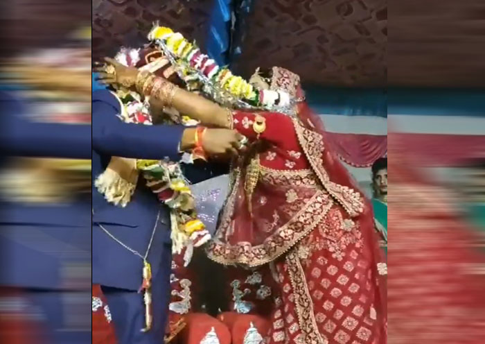 bride groom funny jaimala video