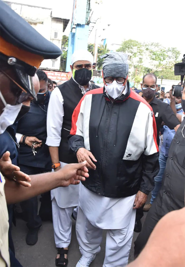 amitabh-abhishek-bachchan-dilip-kumar-funeral