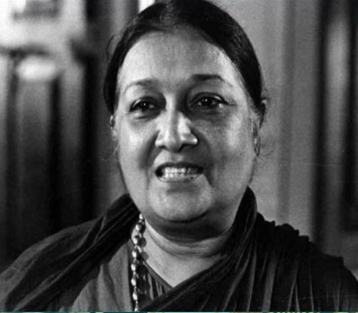 actress-dina-pathak-biography