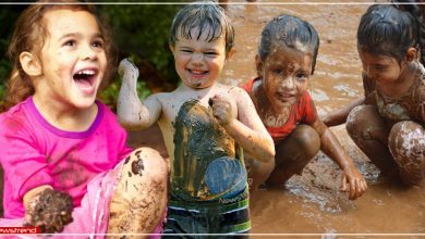 kids play with soil