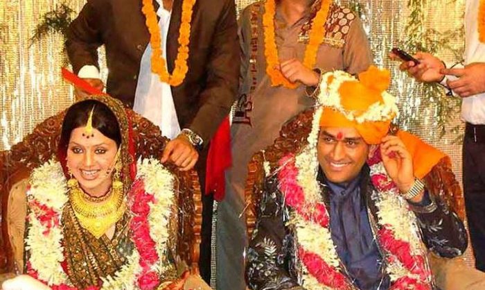 dhoni sakshi marriage