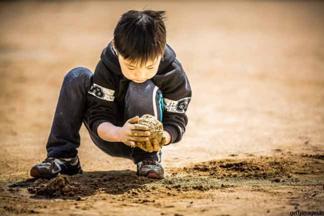 kids playing with soil