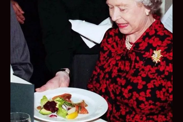 table-manners-in-royal-family-england