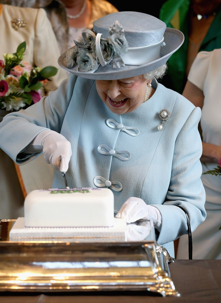 table-manners-in-royal-family-england