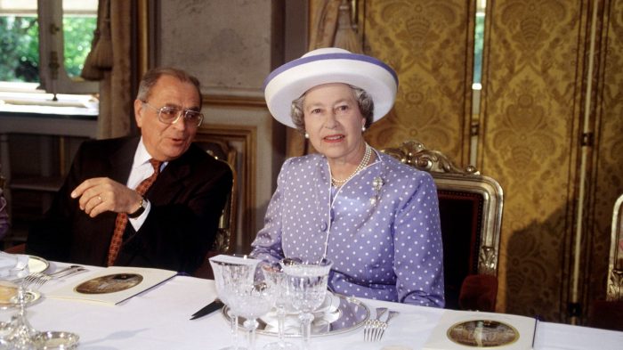 table-manners-in-royal-family-england